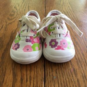 Adorable baby Keds